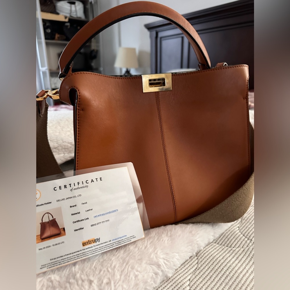 Vitello Seta large peek a boo